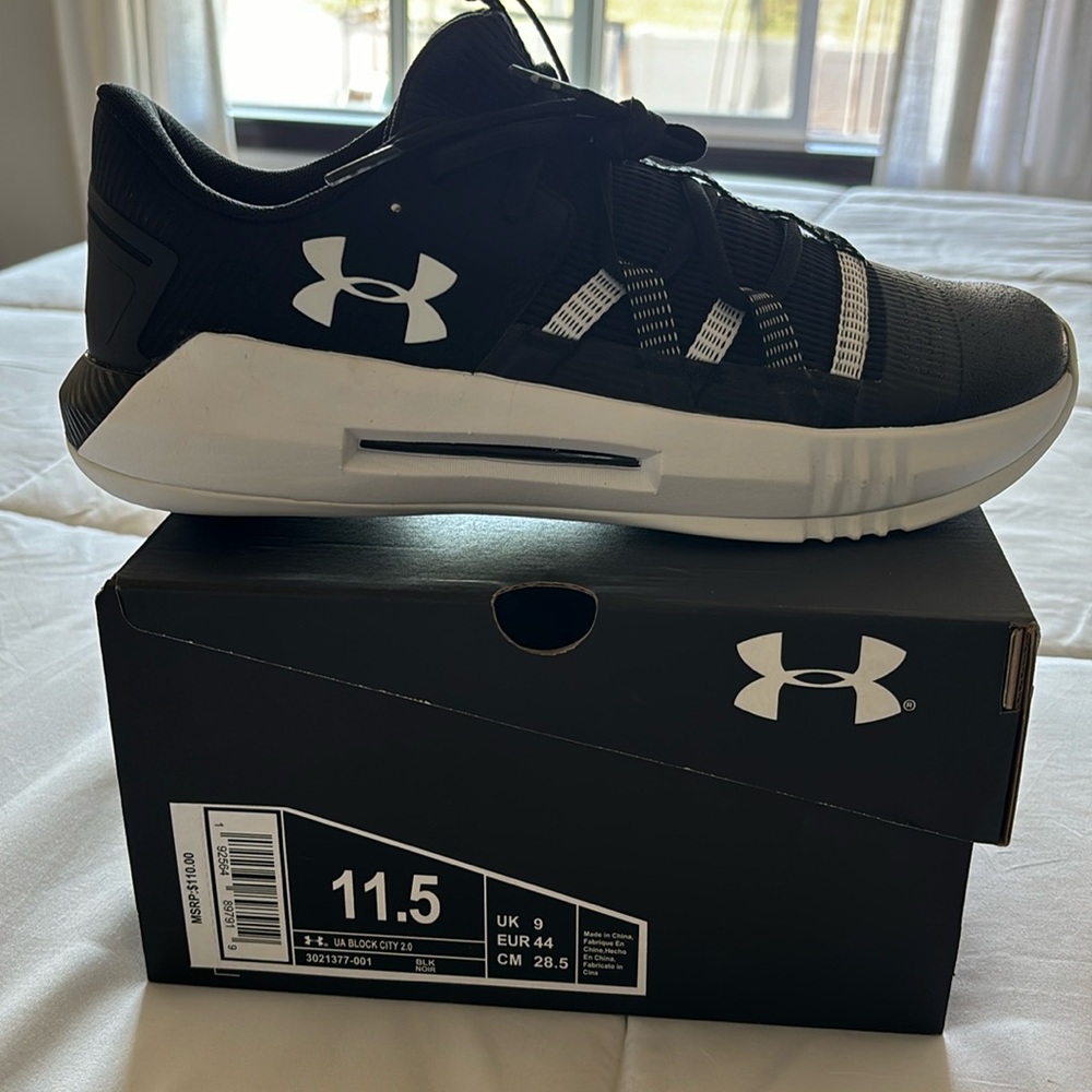 Women’s volleyball shoe